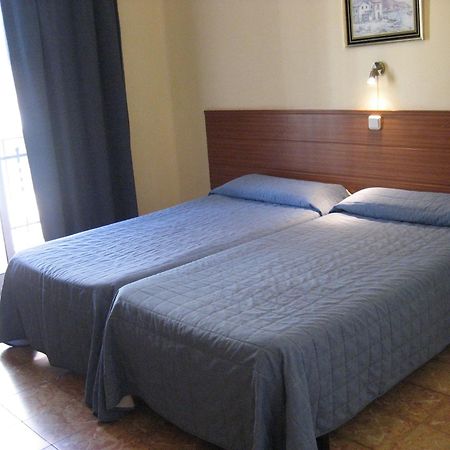 Hostal Bejar Barcelona Bagian luar foto