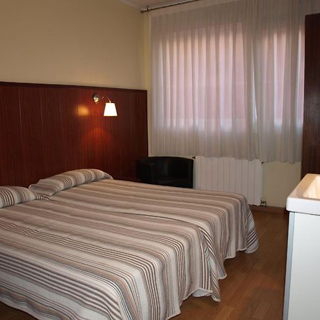 Hostal Bejar Barcelona Bagian luar foto