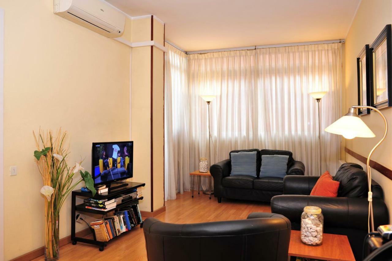 Hostal Bejar Barcelona Bagian luar foto
