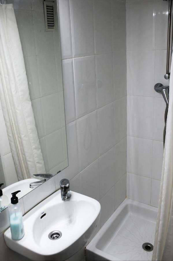 Hostal Bejar Barcelona Bagian luar foto