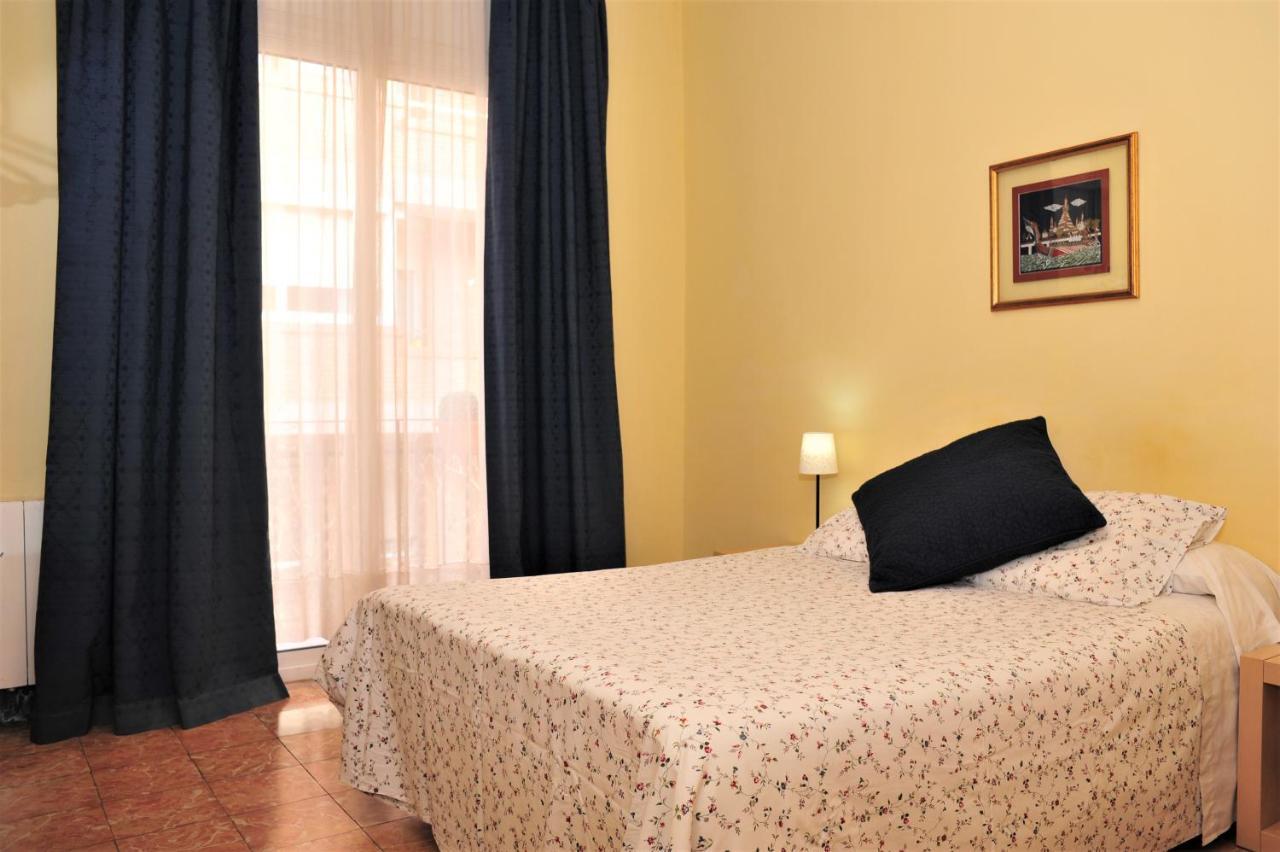 Hostal Bejar Barcelona Bagian luar foto